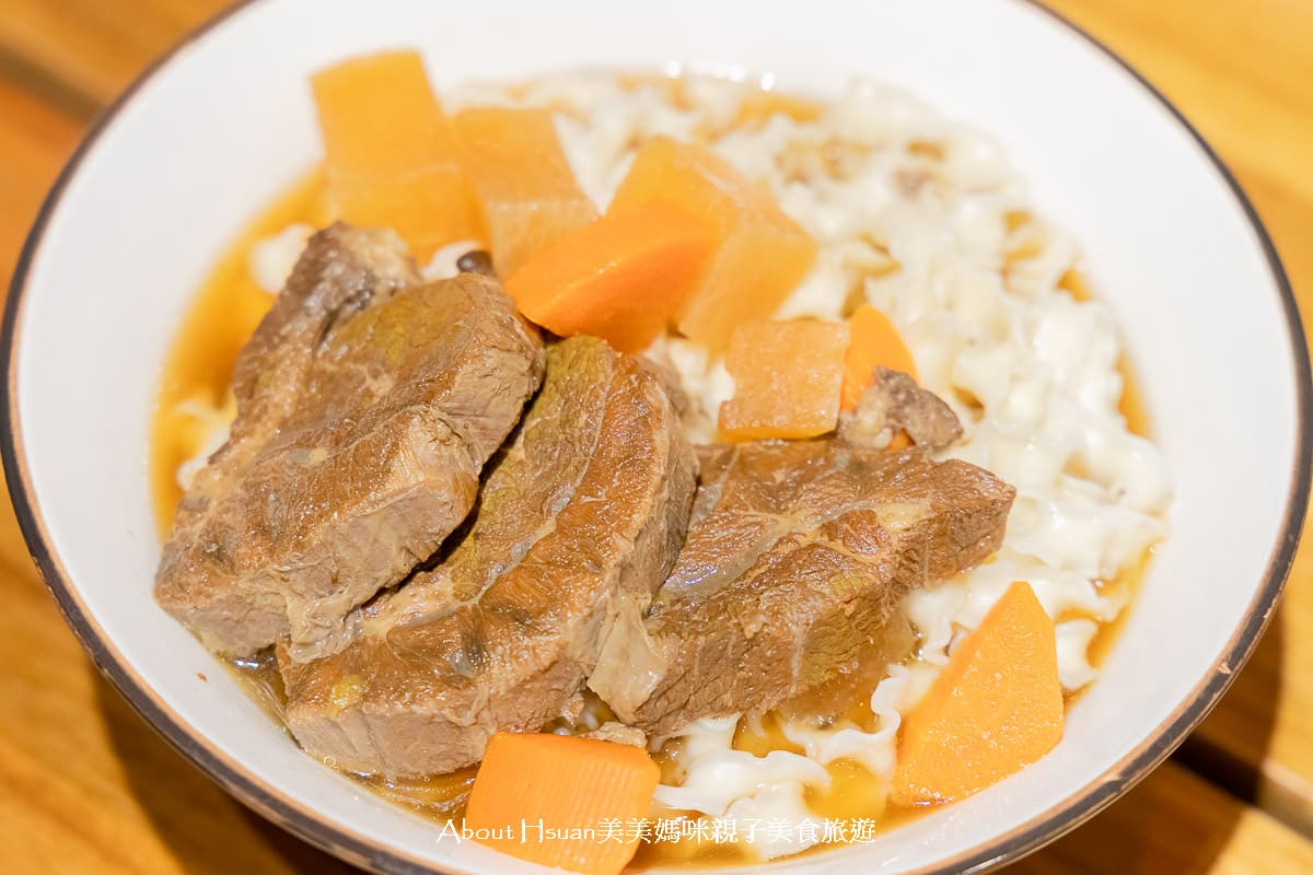 無添加牛肉麵 挑嘴老爸馥桂紅燒牛肉麵 無添加卻好美味! 食材用料的高品質 吃過就知道 @About Hsuan美美媽咪親子美食旅遊