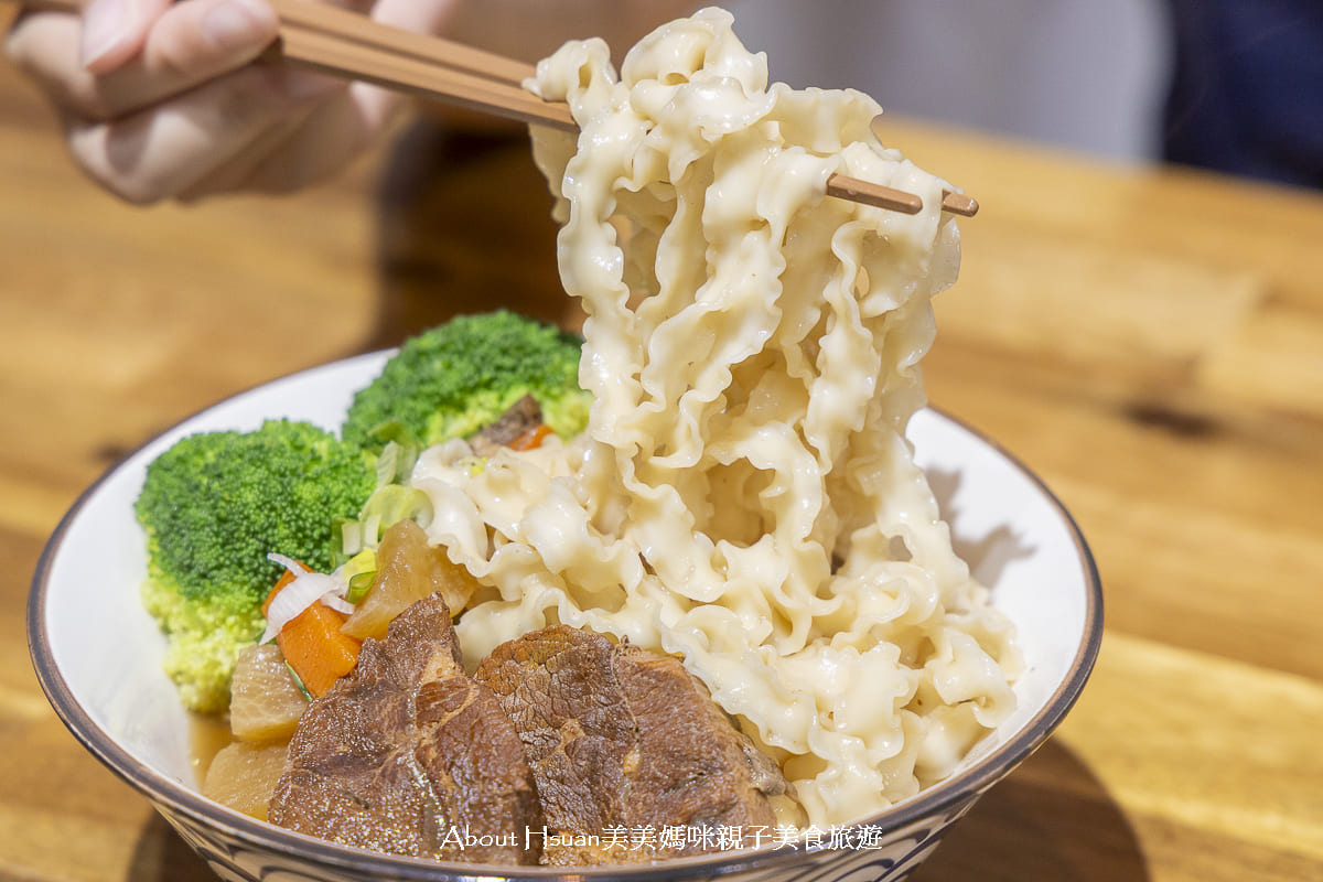 無添加牛肉麵 挑嘴老爸馥桂紅燒牛肉麵 無添加卻好美味! 食材用料的高品質 吃過就知道 @About Hsuan美美媽咪親子美食旅遊