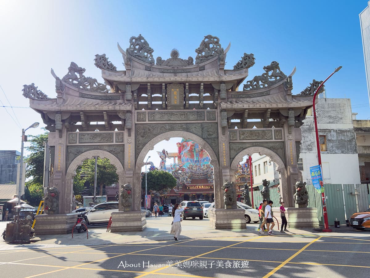 台61線景點 竹南后厝龍鳳宮  世界最大的坐身媽祖神像 廟宇內餵魚看烏龜 以及絕美中式庭園長廊造景 @About Hsuan美美媽咪親子美食旅遊