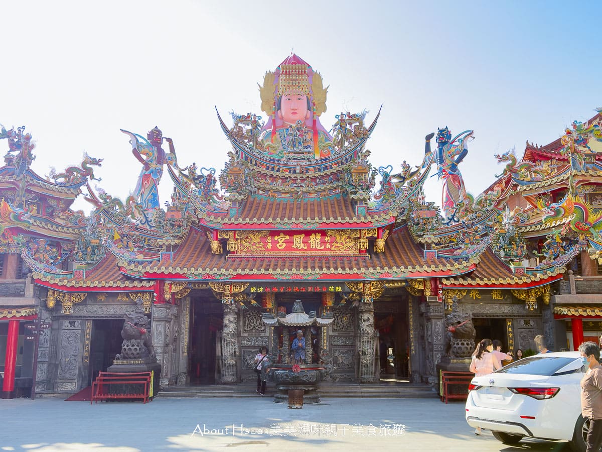 台61線景點 竹南后厝龍鳳宮  世界最大的坐身媽祖神像 廟宇內餵魚看烏龜 以及絕美中式庭園長廊造景 @About Hsuan美美媽咪親子美食旅遊