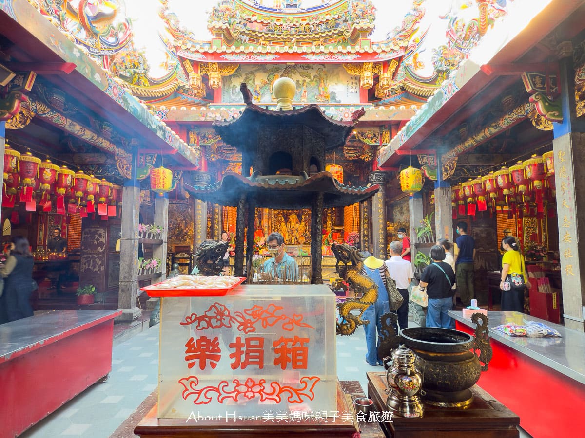 台61線景點 竹南后厝龍鳳宮  世界最大的坐身媽祖神像 廟宇內餵魚看烏龜 以及絕美中式庭園長廊造景 @About Hsuan美美媽咪親子美食旅遊