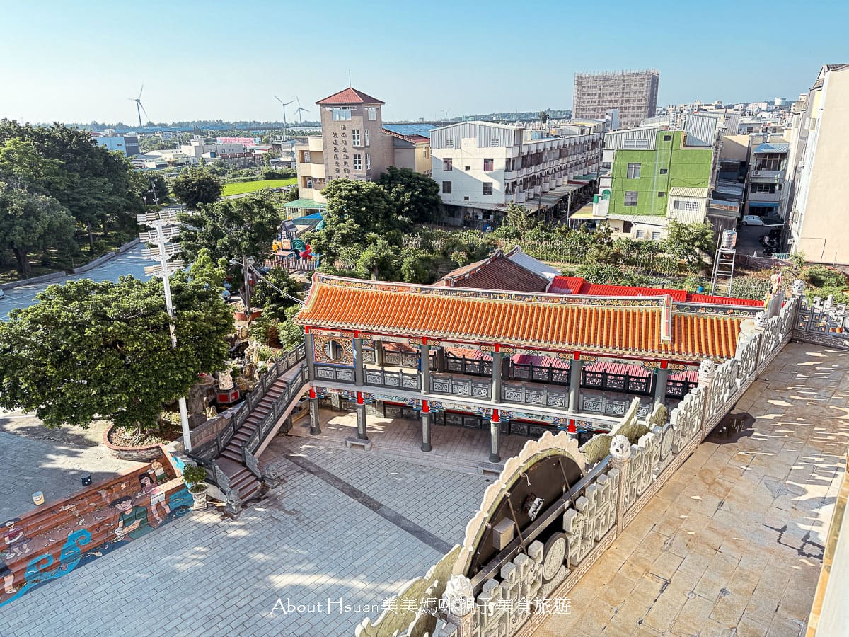 台61線景點 竹南后厝龍鳳宮  世界最大的坐身媽祖神像 廟宇內餵魚看烏龜 以及絕美中式庭園長廊造景 @About Hsuan美美媽咪親子美食旅遊
