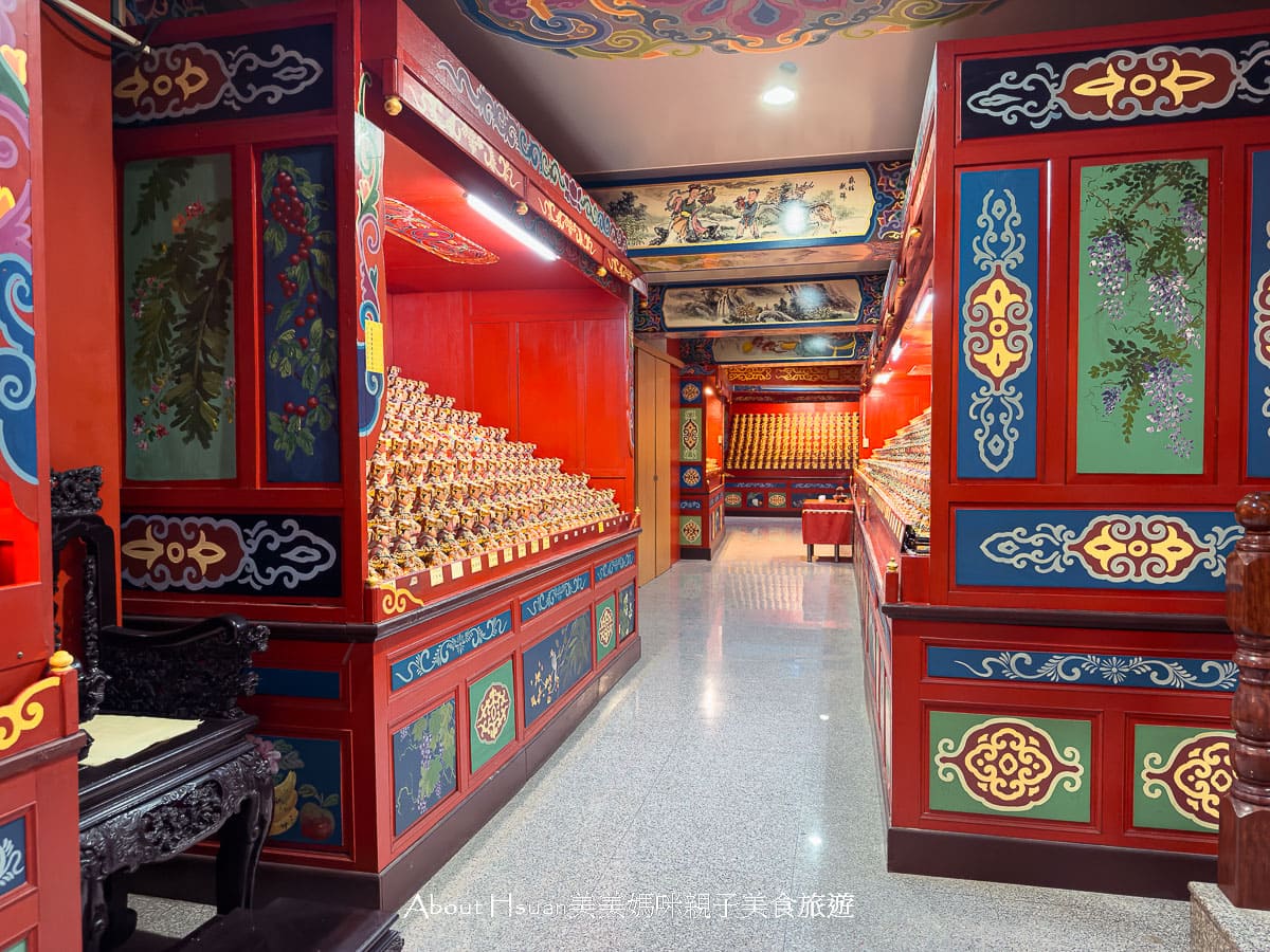 台61線景點 竹南后厝龍鳳宮  世界最大的坐身媽祖神像 廟宇內餵魚看烏龜 以及絕美中式庭園長廊造景 @About Hsuan美美媽咪親子美食旅遊