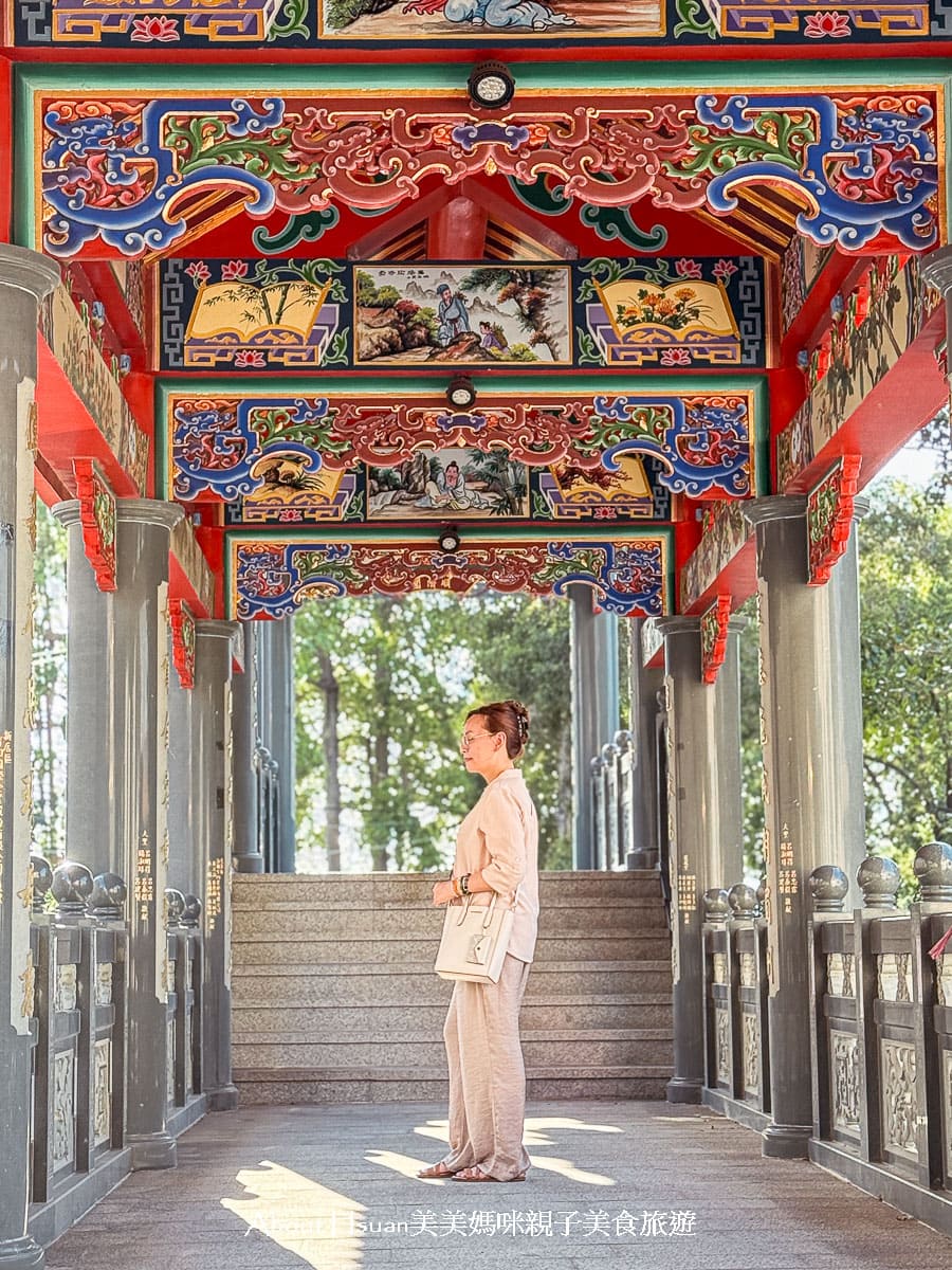 台61線景點 竹南后厝龍鳳宮  世界最大的坐身媽祖神像 廟宇內餵魚看烏龜 以及絕美中式庭園長廊造景 @About Hsuan美美媽咪親子美食旅遊