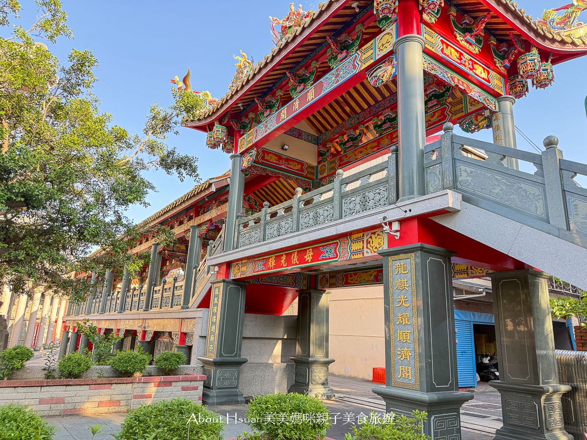 台61線景點 竹南后厝龍鳳宮  世界最大的坐身媽祖神像 廟宇內餵魚看烏龜 以及絕美中式庭園長廊造景 @About Hsuan美美媽咪親子美食旅遊