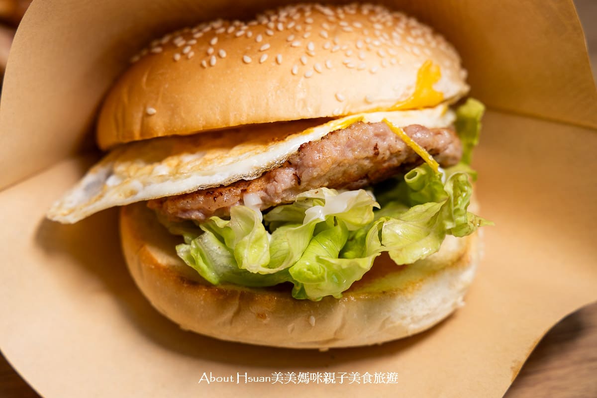 中壢沒有招牌的早餐店 餓了可頌蛋漢堡 可頌餐包老闆自己手做 研磨咖啡豆老闆自己烘 早餐還能吃到奶油鬆餅包子蒸蛋小籠包 @About Hsuan美美媽咪親子美食旅遊