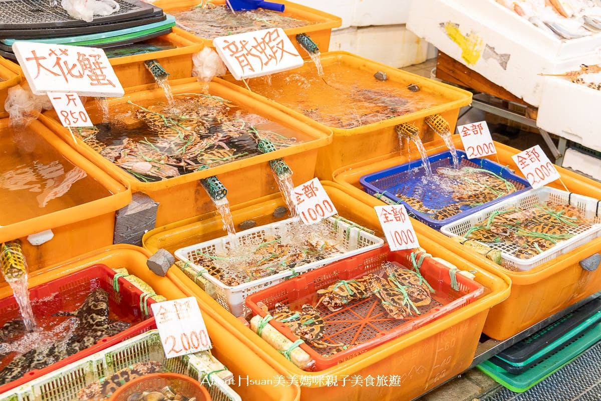 龜吼漁夫市集 買漁獲看海景吃美食一次滿足 高挑韓系質感熱炒座位區 浪漫吃海膽萬里蟹 @About Hsuan美美媽咪親子美食旅遊