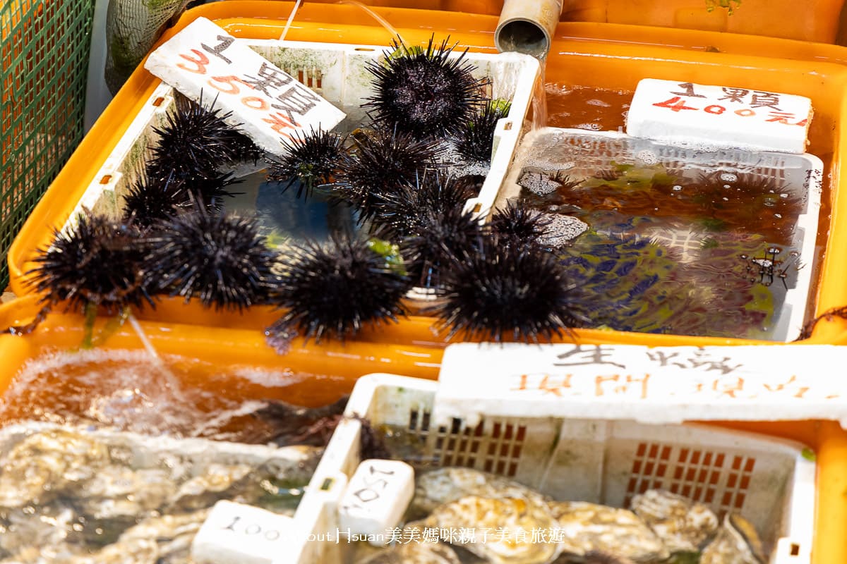 龜吼漁夫市集 買漁獲看海景吃美食一次滿足 高挑韓系質感熱炒座位區 浪漫吃海膽萬里蟹 @About Hsuan美美媽咪親子美食旅遊