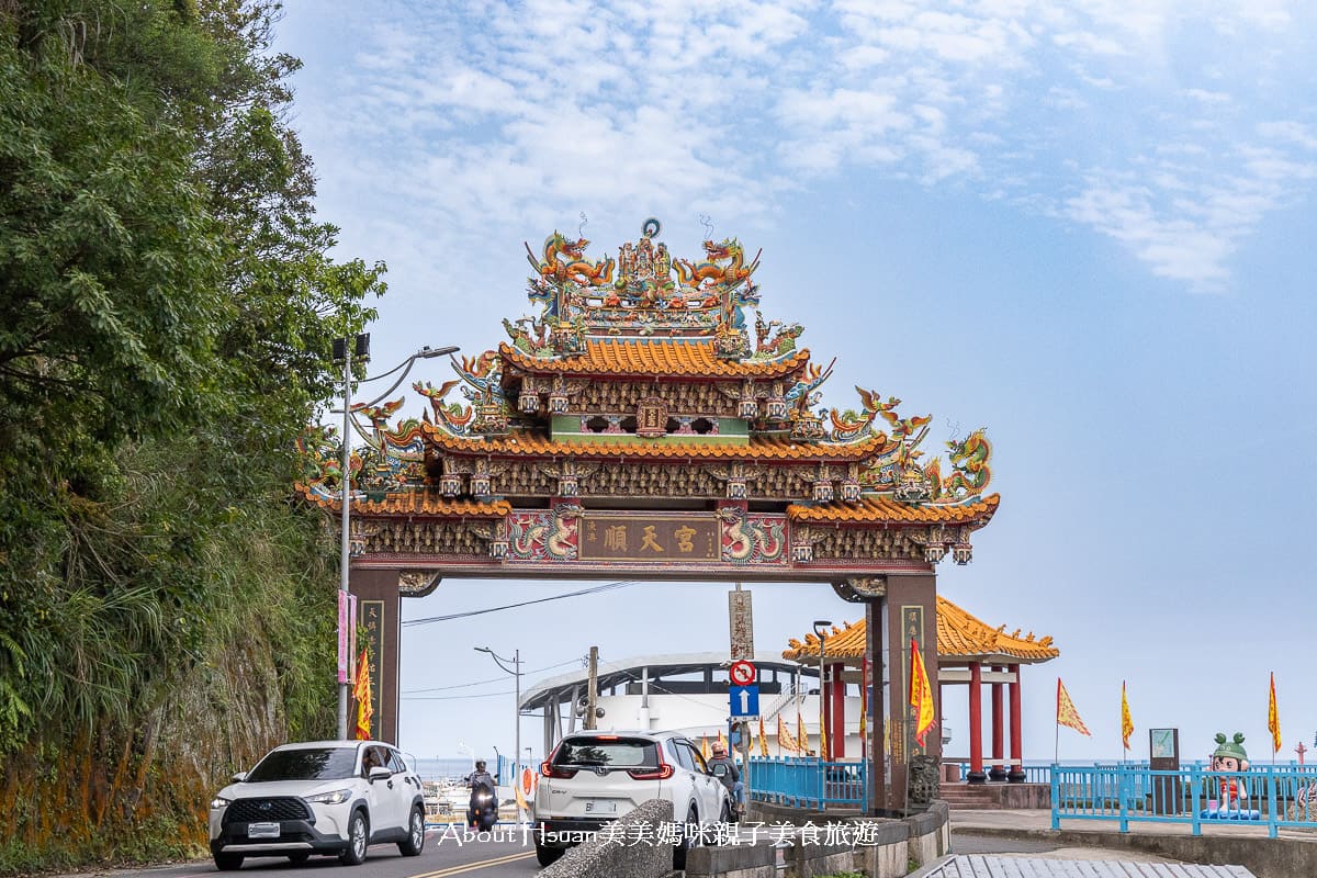 龜吼漁夫市集 買漁獲看海景吃美食一次滿足 高挑韓系質感熱炒座位區 浪漫吃海膽萬里蟹 @About Hsuan美美媽咪親子美食旅遊