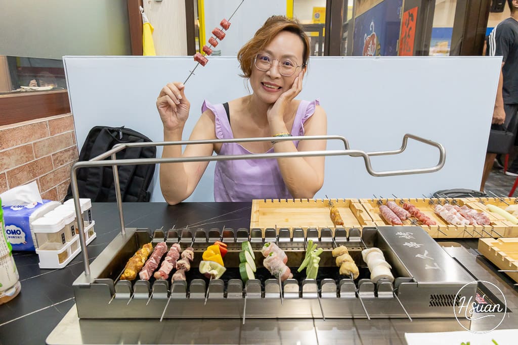 龍潭親子景點 上久釣蝦休閒美食餐廳 龍潭首創自動旋轉烤串機釣蝦場 邊釣蝦邊吃旋轉串串烤與熱炒 完全無菸冷氣環境好舒適 @About Hsuan美美媽咪親子美食旅遊