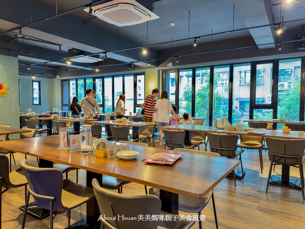 三峽北大特區美食推薦 亨聚餐酒館 菜色好吃聚餐氣氛好 假日還有駐唱歌手 @About Hsuan美美媽咪親子美食旅遊