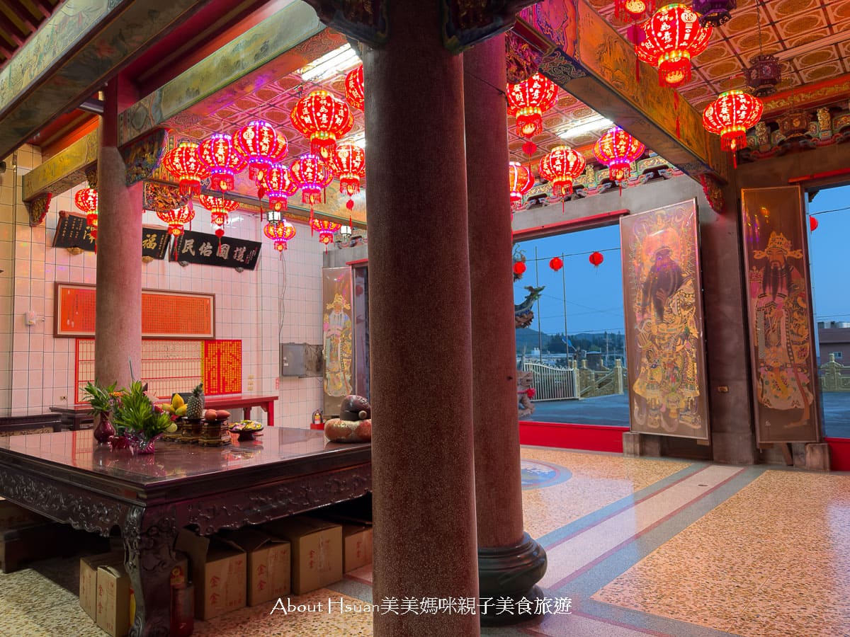 台61線景點  苗栗通霄拱朝雲天宮 療癒系台61線廟宇景點 來體驗月亮、藍調時光與大海同框的幸福 @About Hsuan美美媽咪親子美食旅遊