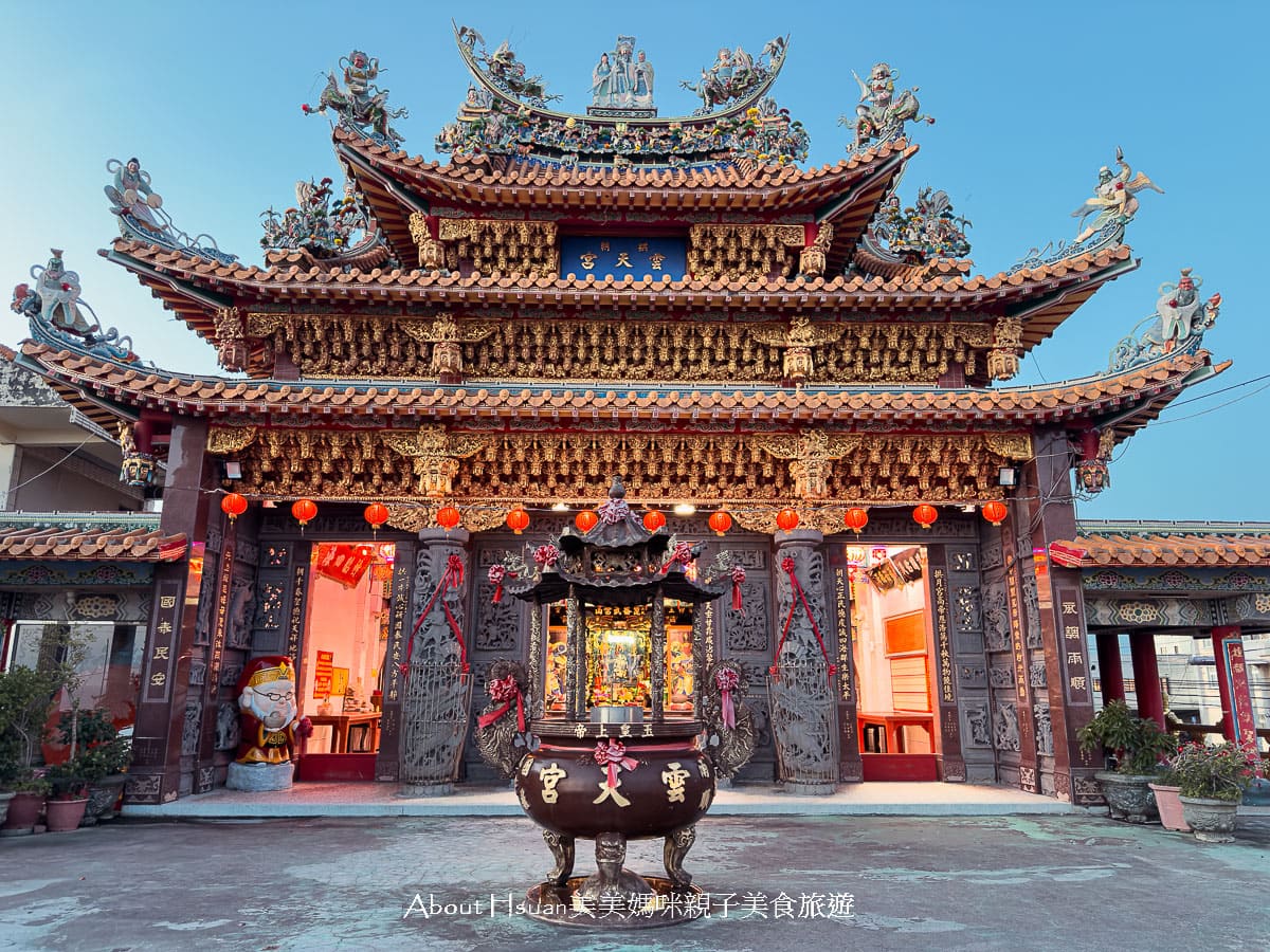 台61線景點  苗栗通霄拱朝雲天宮 療癒系台61線廟宇景點 來體驗月亮、藍調時光與大海同框的幸福 @About Hsuan美美媽咪親子美食旅遊