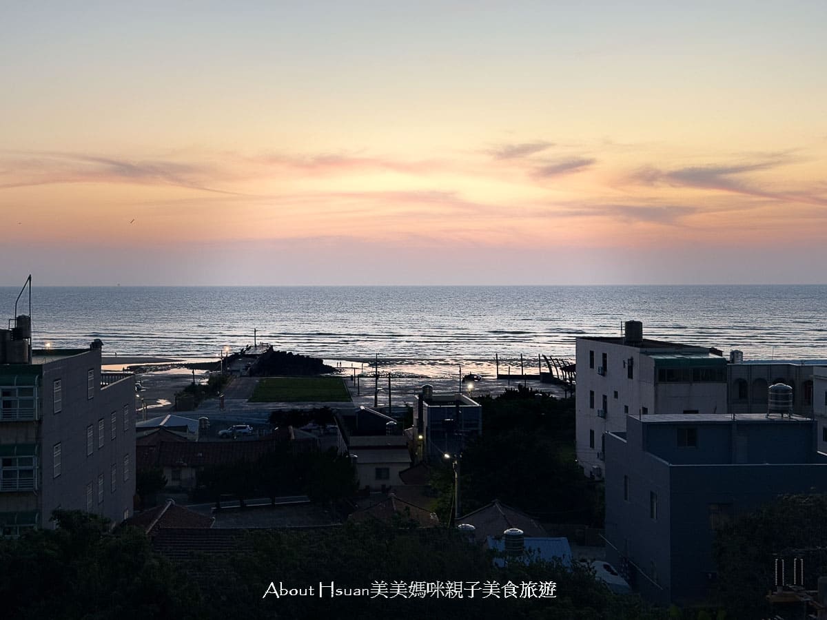 台61線景點  苗栗通霄拱朝雲天宮 療癒系台61線廟宇景點 來體驗月亮、藍調時光與大海同框的幸福 @About Hsuan美美媽咪親子美食旅遊