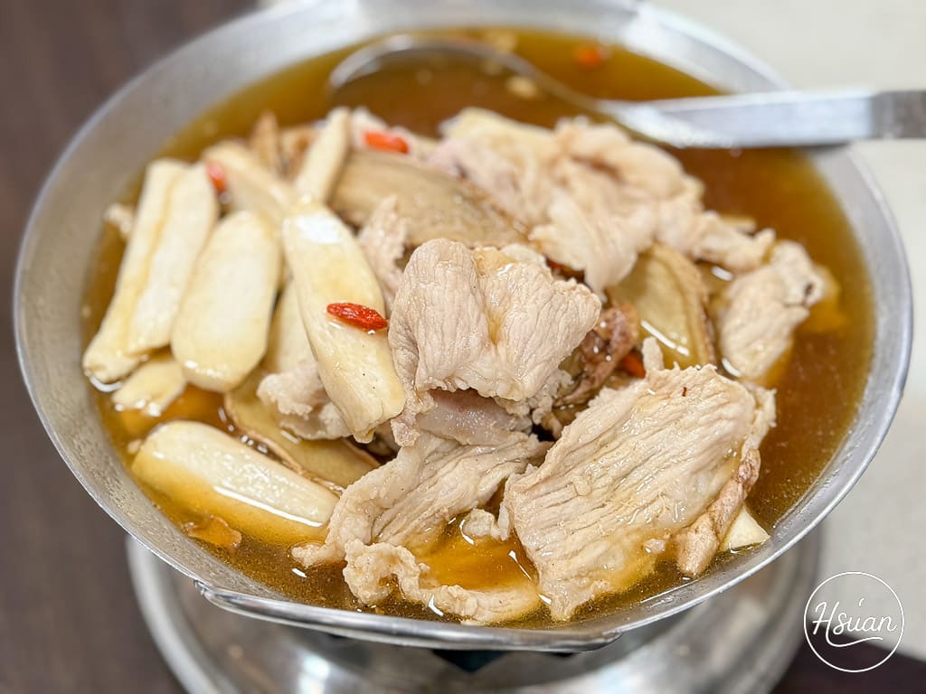 台中石岡美食 石岡担担麵 有鵝肉有豬腳還有免費停車場 一桌超過10道菜只要2千出頭 菜色份量多到吃不完 @About Hsuan美美媽咪親子美食旅遊
