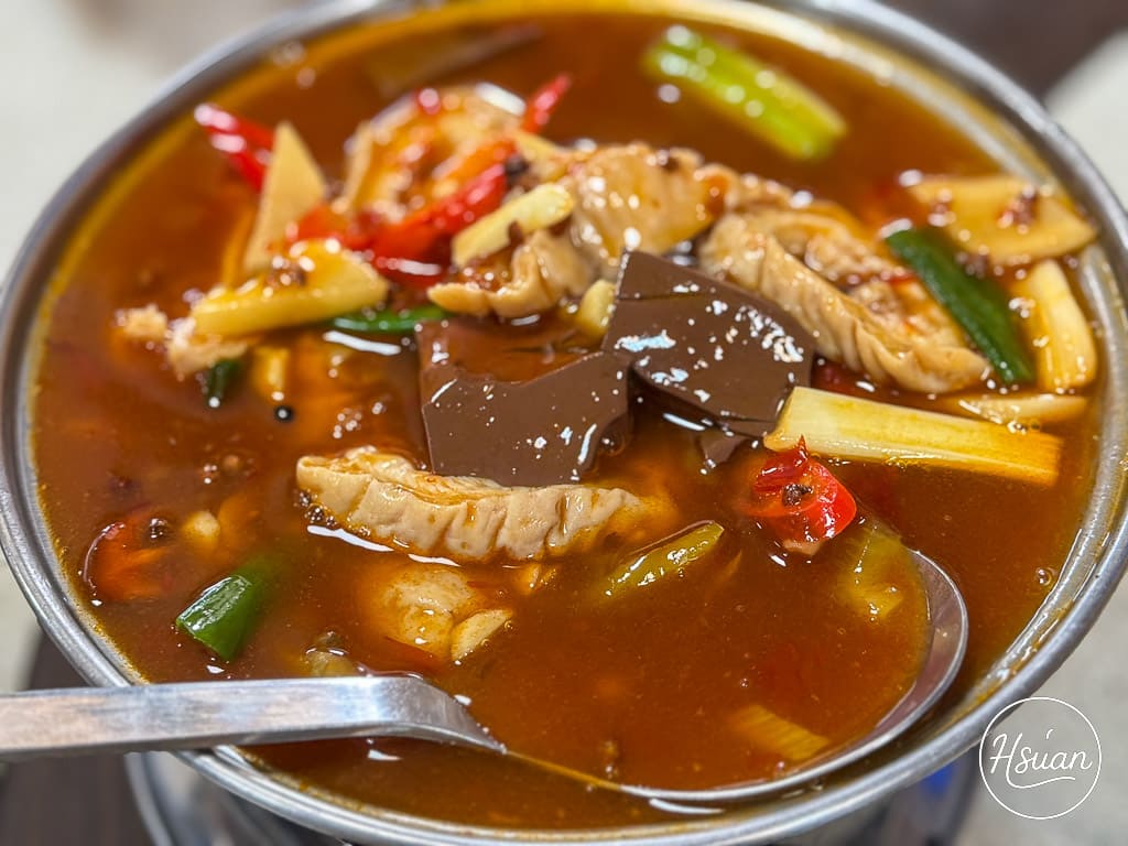 台中石岡美食 石岡担担麵 有鵝肉有豬腳還有免費停車場 一桌超過10道菜只要2千出頭 菜色份量多到吃不完 @About Hsuan美美媽咪親子美食旅遊