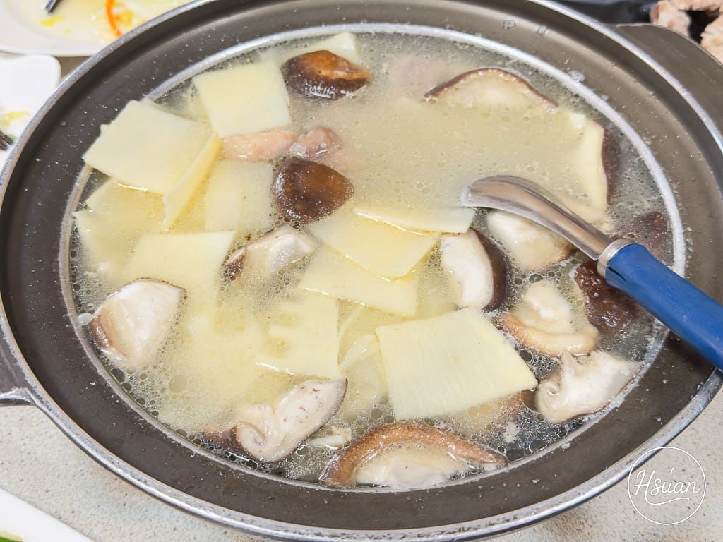 台中石岡美食 石岡担担麵 有鵝肉有豬腳還有免費停車場 一桌超過10道菜只要2千出頭 菜色份量多到吃不完 @About Hsuan美美媽咪親子美食旅遊