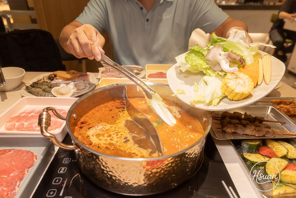 中壢火鍋串燒吃到飽推薦｜呀屋火鍋烤串中壢店，全新開幕大份量肉盤隨你拿！ @About Hsuan美美媽咪親子美食旅遊