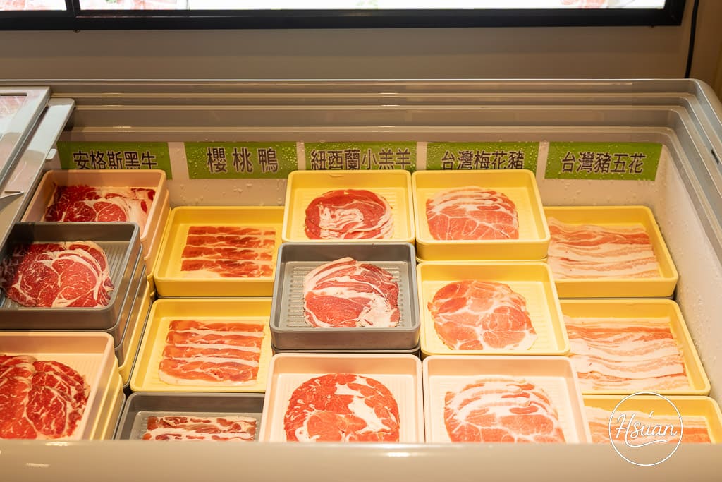 中壢火鍋串燒吃到飽推薦｜呀屋火鍋烤串中壢店，全新開幕大份量肉盤隨你拿！ @About Hsuan美美媽咪親子美食旅遊