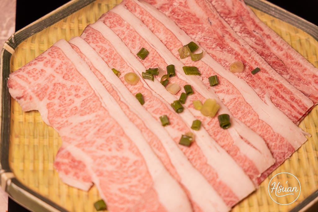 蘆洲$399吃到飽 涮飽飽石頭火鍋 牛豬雞羊魚肉食材隨你吃，還不收服務費! 鄰近捷運新蘆線三民高中站 @About Hsuan美美媽咪親子美食旅遊