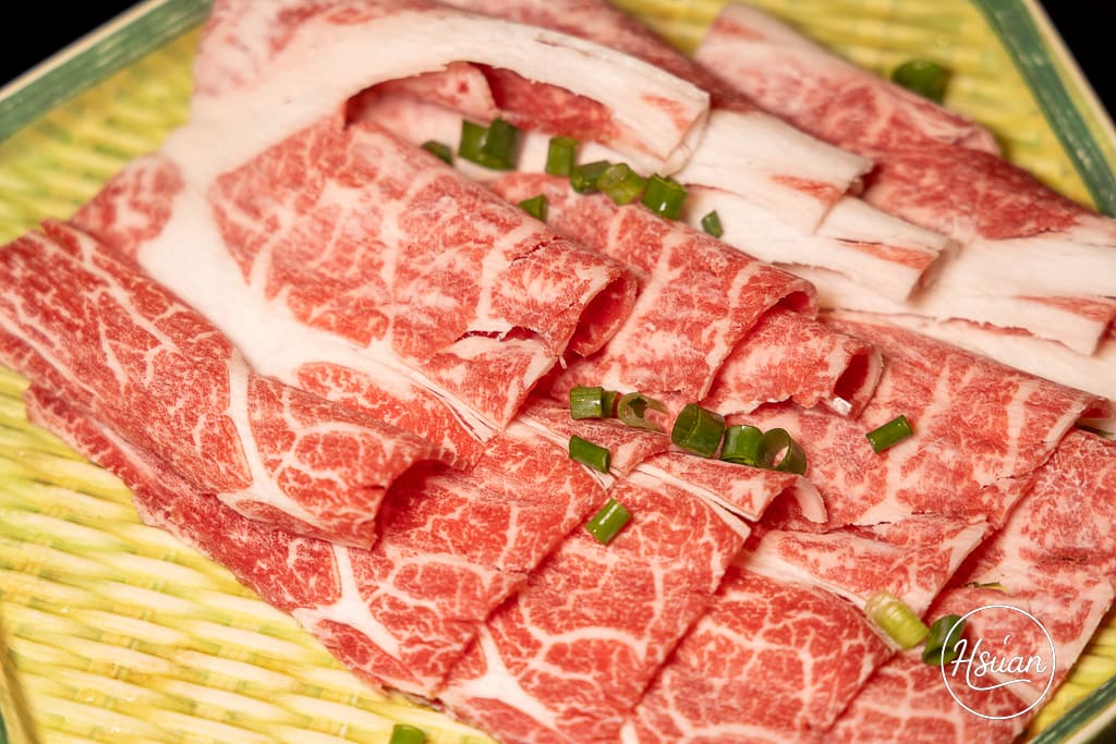 蘆洲$399吃到飽 涮飽飽石頭火鍋 牛豬雞羊魚肉食材隨你吃，還不收服務費! 鄰近捷運新蘆線三民高中站 @About Hsuan美美媽咪親子美食旅遊