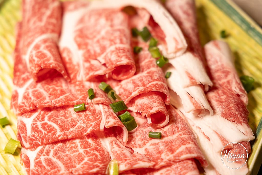 蘆洲$399吃到飽 涮飽飽石頭火鍋 牛豬雞羊魚肉食材隨你吃，還不收服務費! 鄰近捷運新蘆線三民高中站 @About Hsuan美美媽咪親子美食旅遊