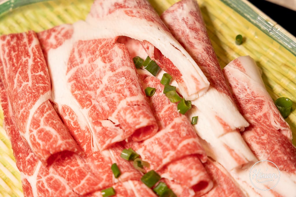 蘆洲$399吃到飽 涮飽飽石頭火鍋 牛豬雞羊魚肉食材隨你吃，還不收服務費! 鄰近捷運新蘆線三民高中站 @About Hsuan美美媽咪親子美食旅遊
