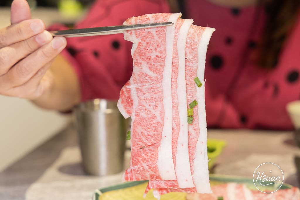 蘆洲$399吃到飽 涮飽飽石頭火鍋 牛豬雞羊魚肉食材隨你吃，還不收服務費! 鄰近捷運新蘆線三民高中站 @About Hsuan美美媽咪親子美食旅遊