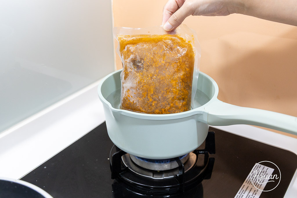 萬萬兩K歌必點味｜宅配冷凍牛肉麵、冷凍水餃推薦！在家輕鬆享受KTV紅燒酸菜雙拼牛肉麵、高麗菜韭黃豬肉餃子 @About Hsuan美美媽咪親子美食旅遊