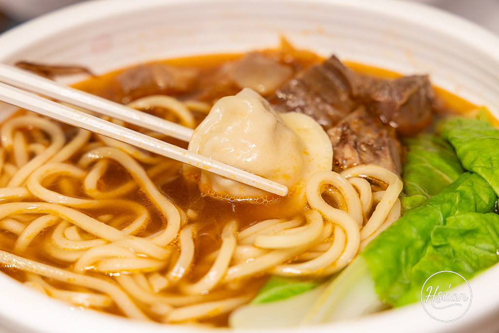 萬萬兩K歌必點味｜宅配冷凍牛肉麵、冷凍水餃推薦！在家輕鬆享受KTV紅燒酸菜雙拼牛肉麵、高麗菜韭黃豬肉餃子 @About Hsuan美美媽咪親子美食旅遊