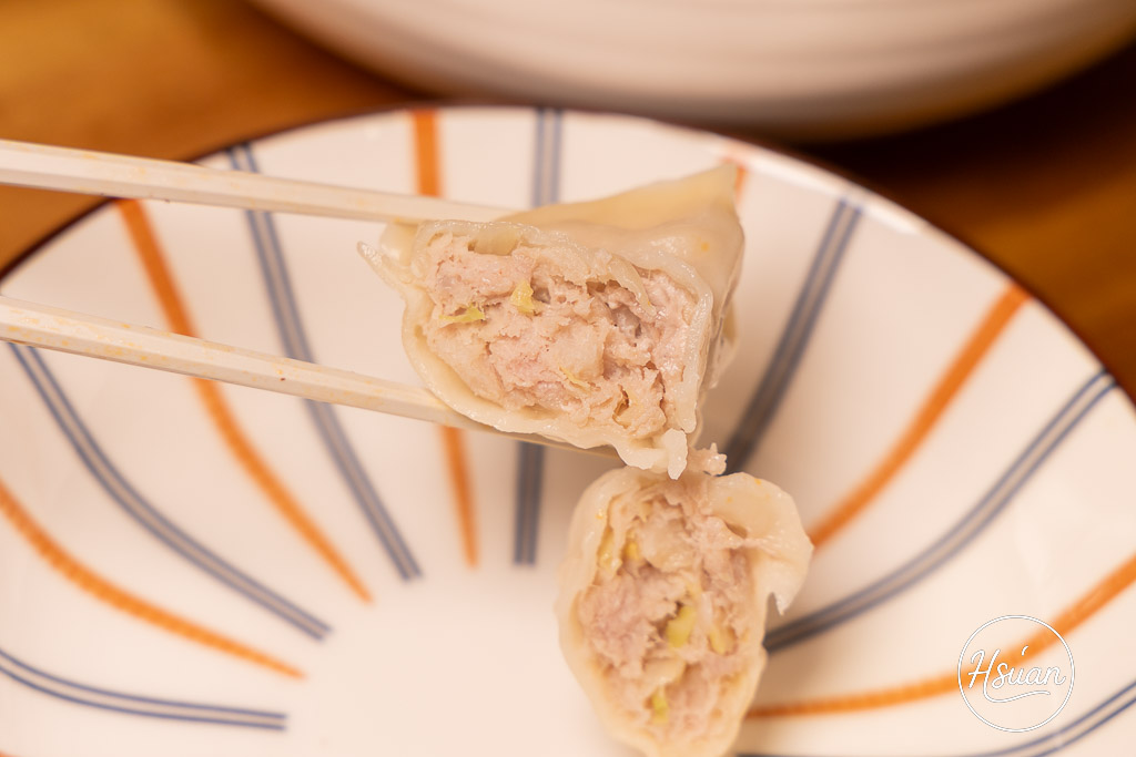 萬萬兩K歌必點味｜宅配冷凍牛肉麵、冷凍水餃推薦！在家輕鬆享受KTV紅燒酸菜雙拼牛肉麵、高麗菜韭黃豬肉餃子 @About Hsuan美美媽咪親子美食旅遊