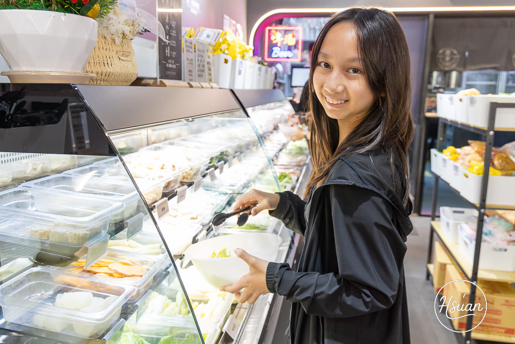 中壢中原美食新選擇！【蹭秤】夜店風麻辣燙x豚骨海鮮拉麵，自由配就是爽，營業到凌晨！ @About Hsuan美美媽咪親子美食旅遊