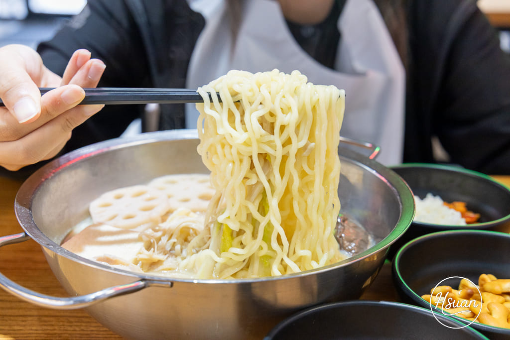 中壢中原美食新選擇！【蹭秤】夜店風麻辣燙x豚骨海鮮拉麵，自由配就是爽，營業到凌晨！ @About Hsuan美美媽咪親子美食旅遊