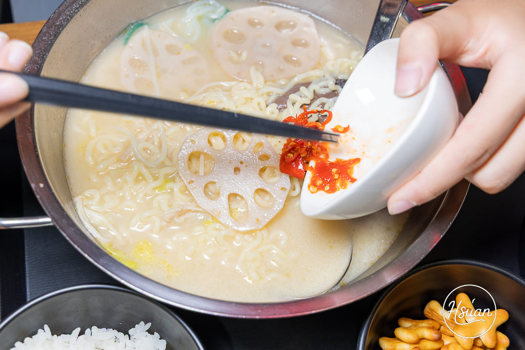 中壢中原美食新選擇！【蹭秤】夜店風麻辣燙x豚骨海鮮拉麵，自由配就是爽，營業到凌晨！ @About Hsuan美美媽咪親子美食旅遊