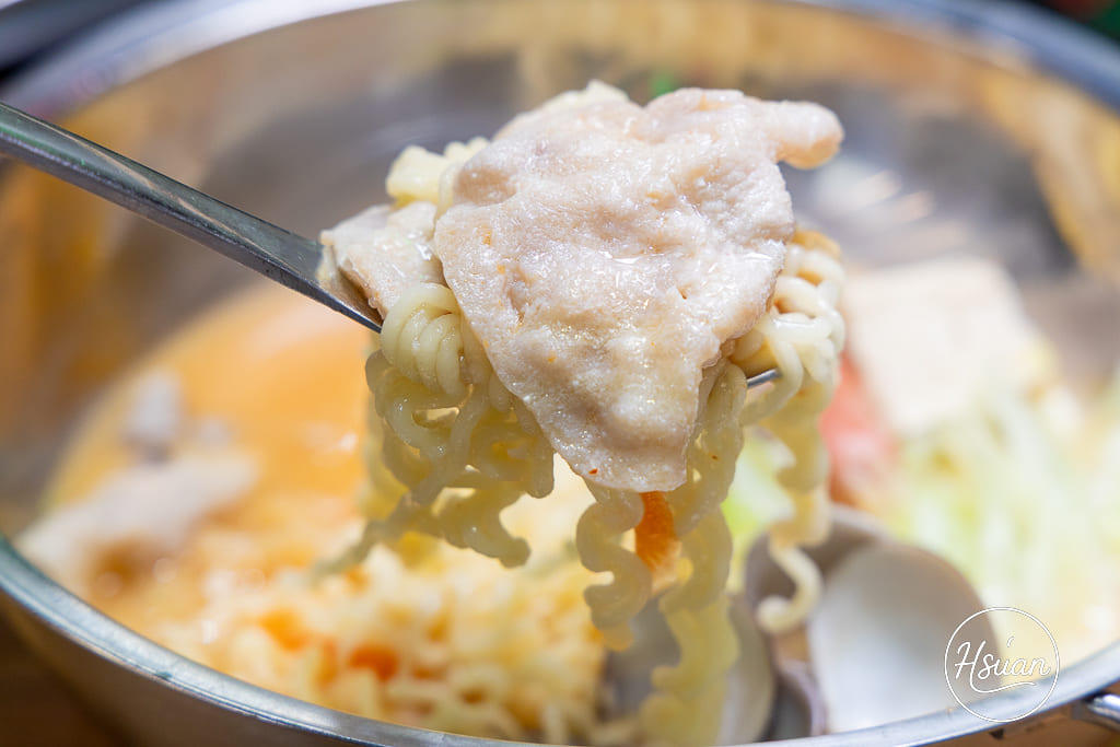 中壢中原美食新選擇！【蹭秤】夜店風麻辣燙x豚骨海鮮拉麵，自由配就是爽，營業到凌晨！ @About Hsuan美美媽咪親子美食旅遊