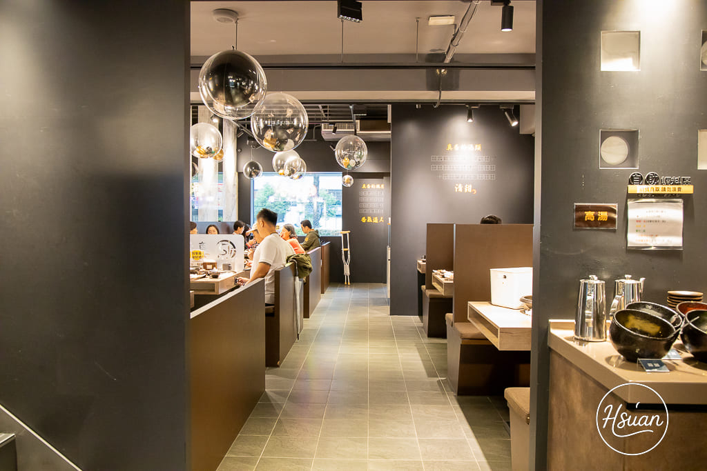 真香石頭火鍋｜林口最特別的石頭火鍋店！吃刈包、日式鯖魚釜燒飯，享受與眾不同的酸菜鍋、麻辣鍋還有星巴克咖啡+紅茶花伝無限喝 @About Hsuan美美媽咪親子美食旅遊