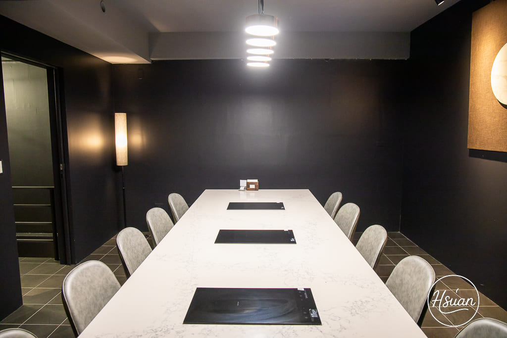 真香石頭火鍋｜林口最特別的石頭火鍋店！吃刈包、日式鯖魚釜燒飯，享受與眾不同的酸菜鍋、麻辣鍋還有星巴克咖啡+紅茶花伝無限喝 @About Hsuan美美媽咪親子美食旅遊