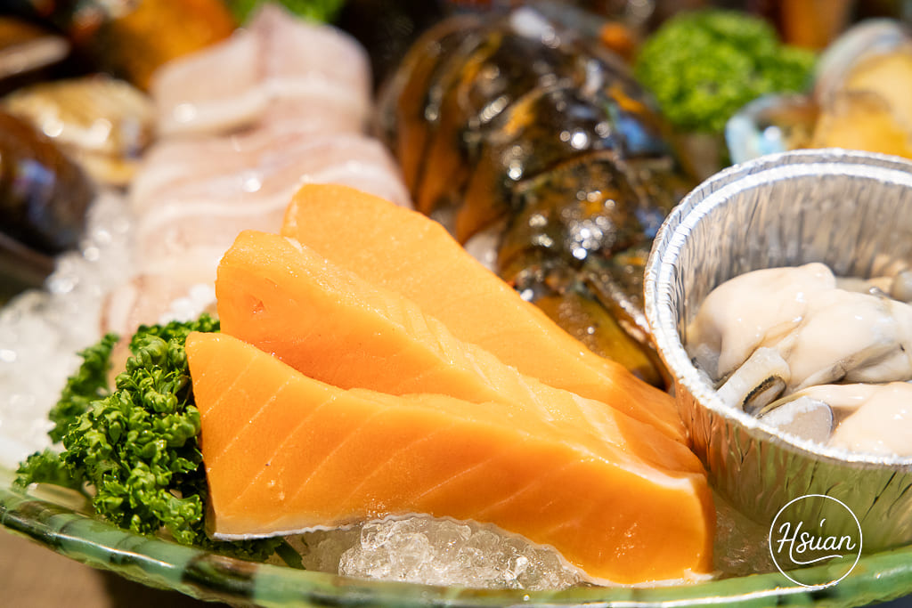 真香石頭火鍋｜林口最特別的石頭火鍋店！吃刈包、日式鯖魚釜燒飯，享受與眾不同的酸菜鍋、麻辣鍋還有星巴克咖啡+紅茶花伝無限喝 @About Hsuan美美媽咪親子美食旅遊