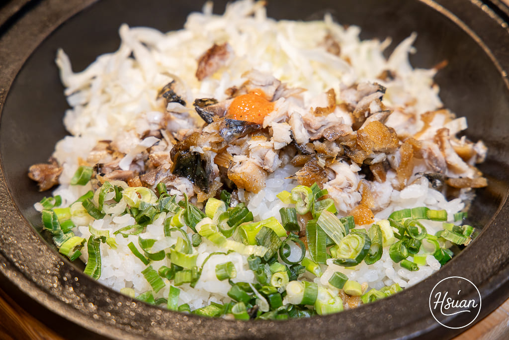 真香石頭火鍋｜林口最特別的石頭火鍋店！吃刈包、日式鯖魚釜燒飯，享受與眾不同的酸菜鍋、麻辣鍋還有星巴克咖啡+紅茶花伝無限喝 @About Hsuan美美媽咪親子美食旅遊