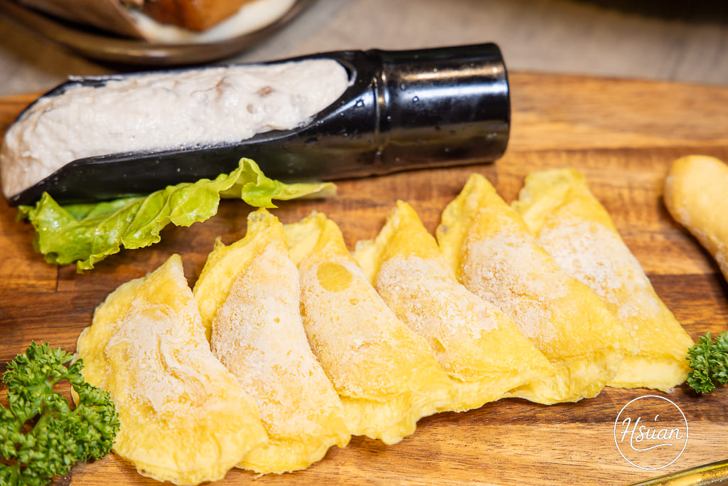 真香石頭火鍋｜林口最特別的石頭火鍋店！吃刈包、日式鯖魚釜燒飯，享受與眾不同的酸菜鍋、麻辣鍋還有星巴克咖啡+紅茶花伝無限喝 @About Hsuan美美媽咪親子美食旅遊