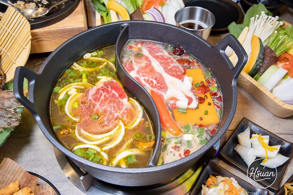 真香石頭火鍋｜林口最特別的石頭火鍋店！吃刈包、日式鯖魚釜燒飯，享受與眾不同的酸菜鍋、麻辣鍋還有星巴克咖啡+紅茶花伝無限喝 @About Hsuan美美媽咪親子美食旅遊