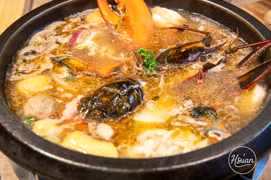 真香石頭火鍋｜林口最特別的石頭火鍋店！吃刈包、日式鯖魚釜燒飯，享受與眾不同的酸菜鍋、麻辣鍋還有星巴克咖啡+紅茶花伝無限喝 @About Hsuan美美媽咪親子美食旅遊