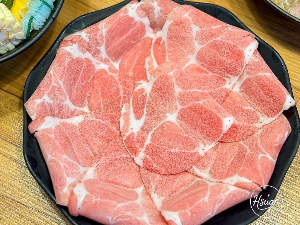 海牧鍋物三重店|驚爆199元厚切生魚片!高CP值海鮮鍋、肉品、親子友善三重火鍋推薦 @About Hsuan美美媽咪親子美食旅遊 海牧鍋物三重店|驚爆199元厚切生魚片!高CP值海鮮鍋、肉品、親子友善三重火鍋推薦 @About Hsuan美美媽咪親子美食旅遊