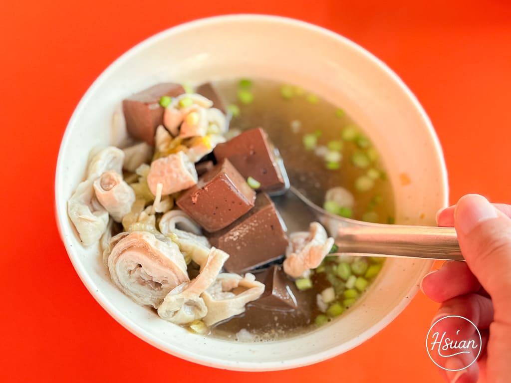 白沙屯拱天宮一日遊懶人包｜台61線景點拜媽祖、吃市集美食、玩沙灘！茉草吊飾、白沙屯泡菜蘿蔔糕、阿滿小吃部推薦 @About Hsuan美美媽咪親子美食旅遊