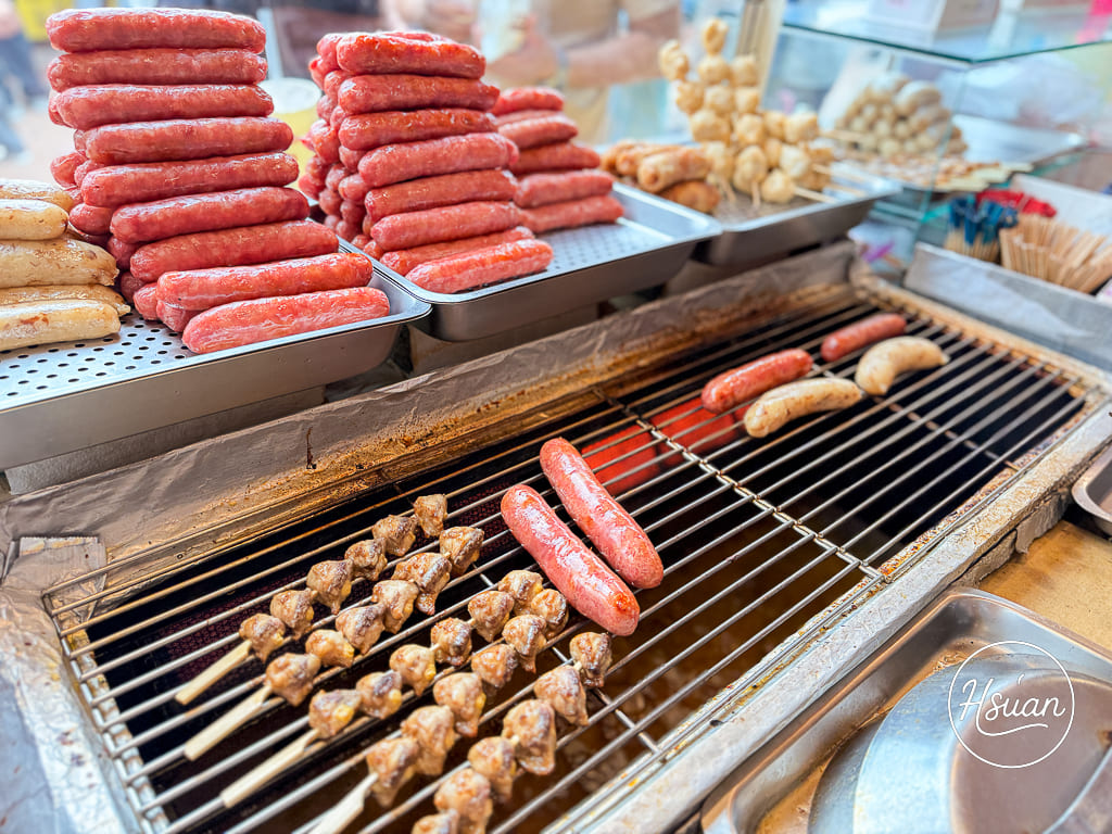 白沙屯拱天宮一日遊懶人包|台61線景點拜媽祖、吃市集美食、玩沙灘!茉草吊飾、喝隨便、吃超巨地瓜球、白沙屯泡菜蘿蔔糕、阿滿小吃部推薦 @About Hsuan美美媽咪親子美食旅遊 白沙屯拱天宮一日遊懶人包|台61線景點拜媽祖、吃市集美食、玩沙灘!茉草吊飾、喝隨便、吃超巨地瓜球、白沙屯泡菜蘿蔔糕、阿滿小吃部推薦 @About Hsuan美美媽咪親子美食旅遊