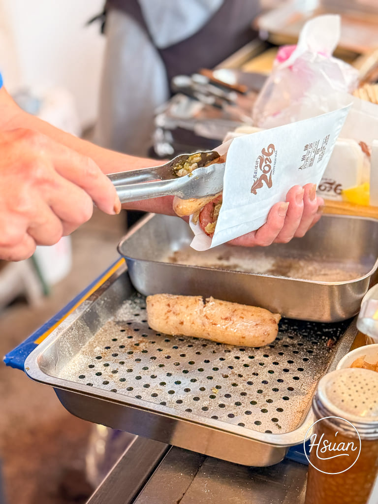 白沙屯拱天宮一日遊懶人包|台61線景點拜媽祖、吃市集美食、玩沙灘!茉草吊飾、喝隨便、吃超巨地瓜球、白沙屯泡菜蘿蔔糕、阿滿小吃部推薦 @About Hsuan美美媽咪親子美食旅遊 白沙屯拱天宮一日遊懶人包|台61線景點拜媽祖、吃市集美食、玩沙灘!茉草吊飾、喝隨便、吃超巨地瓜球、白沙屯泡菜蘿蔔糕、阿滿小吃部推薦 @About Hsuan美美媽咪親子美食旅遊