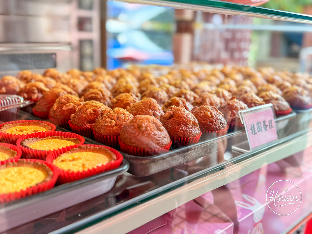 白沙屯拱天宮一日遊懶人包｜台61線景點拜媽祖、吃市集美食、玩沙灘！茉草吊飾、喝隨便、吃超巨地瓜球、白沙屯泡菜蘿蔔糕、阿滿小吃部推薦 @About Hsuan美美媽咪親子美食旅遊