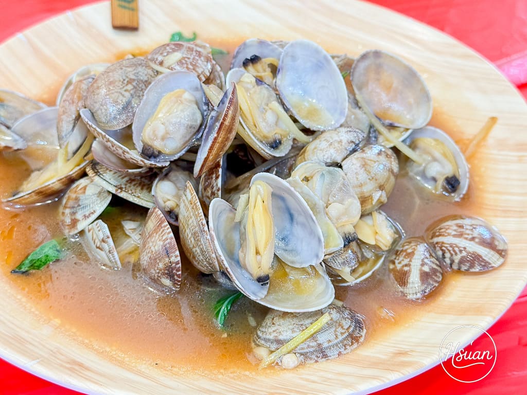 【東港華僑市場美食推薦】平價也能吃到豪華海鮮餐？統冠生魚片32片竟然只要$250? 讓你吃到翻！ @About Hsuan美美媽咪親子美食旅遊
