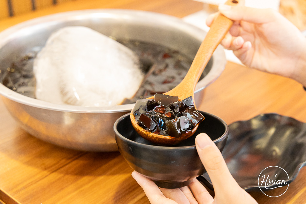 竹北平價小火鍋推薦｜鍋娘娘自選炒料的石頭火鍋 湯頭超鮮！自助吧滷肉飯、王子麵類手搖飲料冰品無限吃到飽 @About Hsuan美美媽咪親子美食旅遊