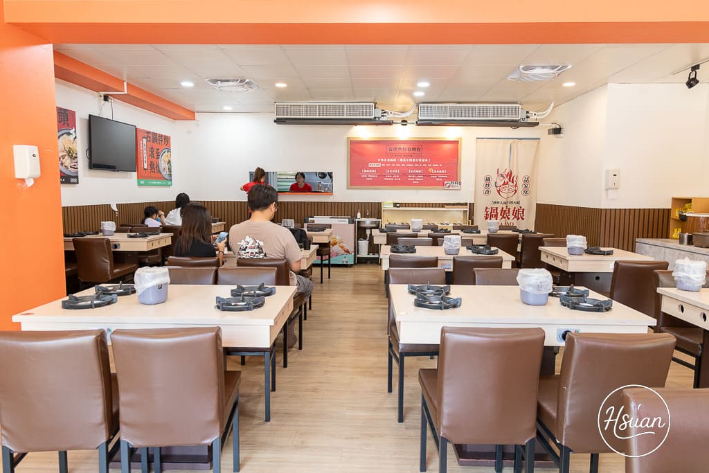 竹北平價小火鍋推薦｜鍋娘娘自選炒料的石頭火鍋 湯頭超鮮！自助吧滷肉飯、王子麵類手搖飲料冰品無限吃到飽 @About Hsuan美美媽咪親子美食旅遊